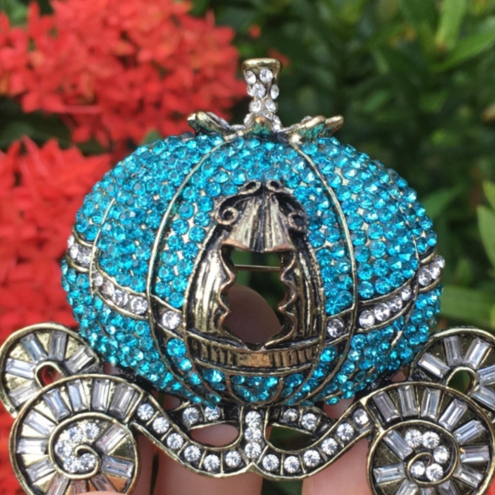 Pumpkin Cinderella Carriage Coach Brooch Pin Blue Crystal Rhinestone 🎃🩵